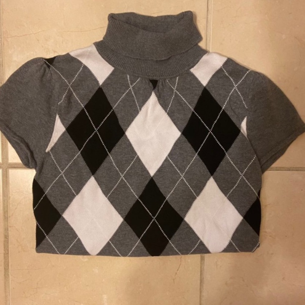 Short Sleeve Turtleneck Argyle Sweater